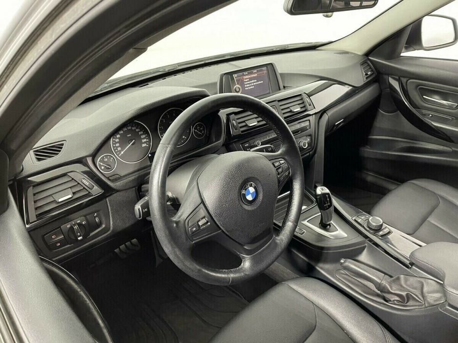 BMW 3 серии 1.6 АКПП, 2013, 131 000 км фото 10