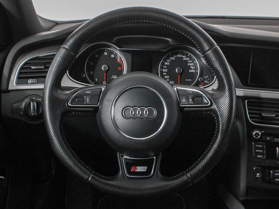 Audi A4 2.0 РКПП, 2011, 148 000 км фото 10
