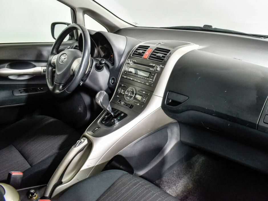 Toyota Auris 1.6 РКПП, 2008, 181 000 км фото 5