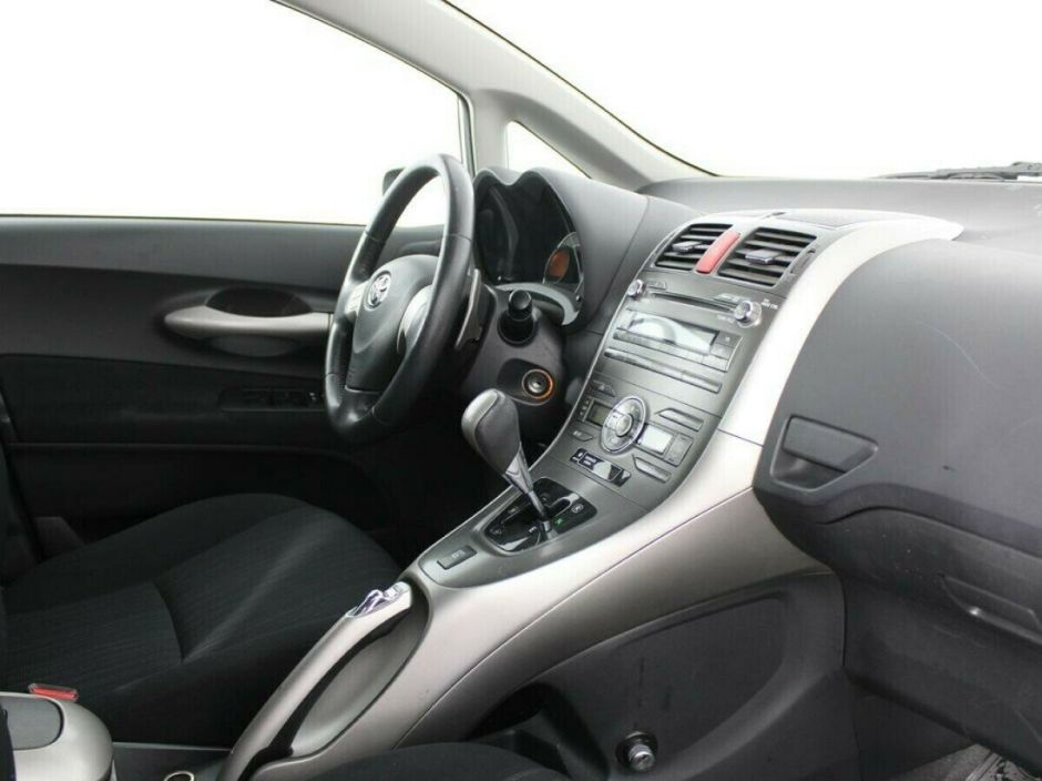 Toyota Auris 1.6 РКПП, 2008, 183 000 км фото 7