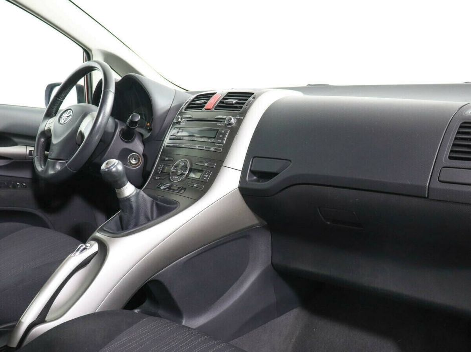 Toyota Auris 1.6 МКПП, 2010, 170 000 км фото 5