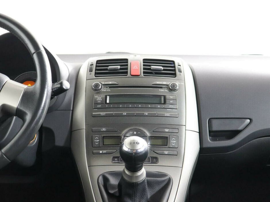 Toyota Auris 1.6 МКПП, 2010, 170 000 км фото 8