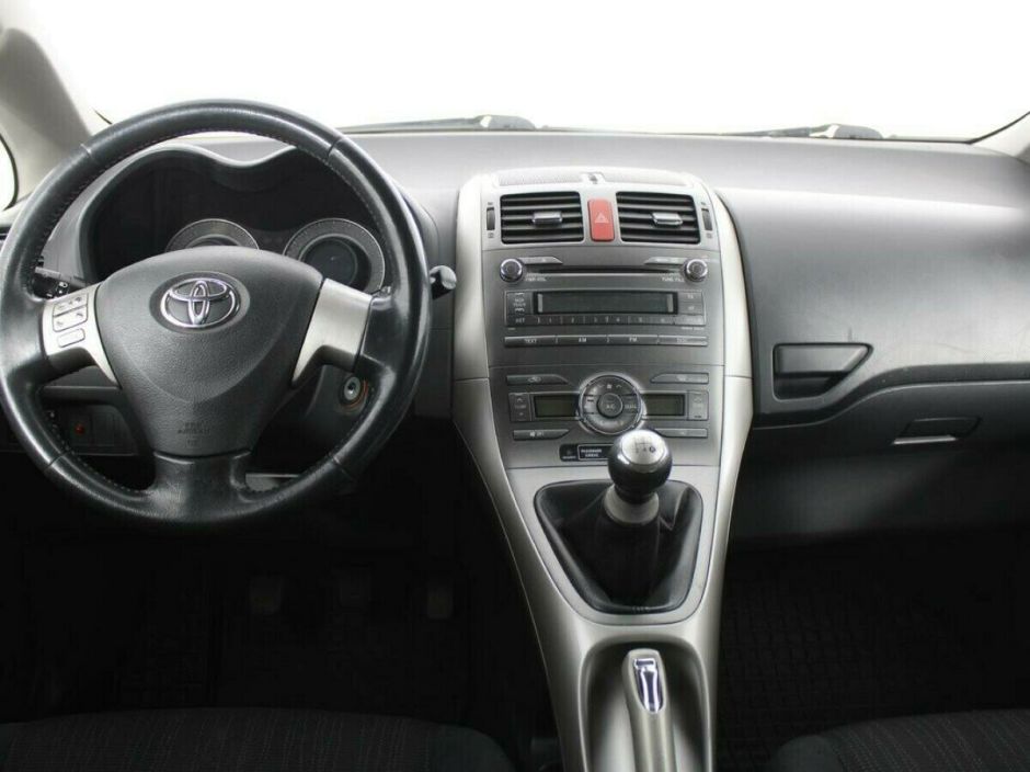 Toyota Auris 1.6 МКПП, 2009, 180 000 км фото 5