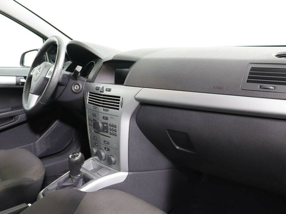 Opel Astra 1.8 МКПП, 2012, 143 000 км фото 8