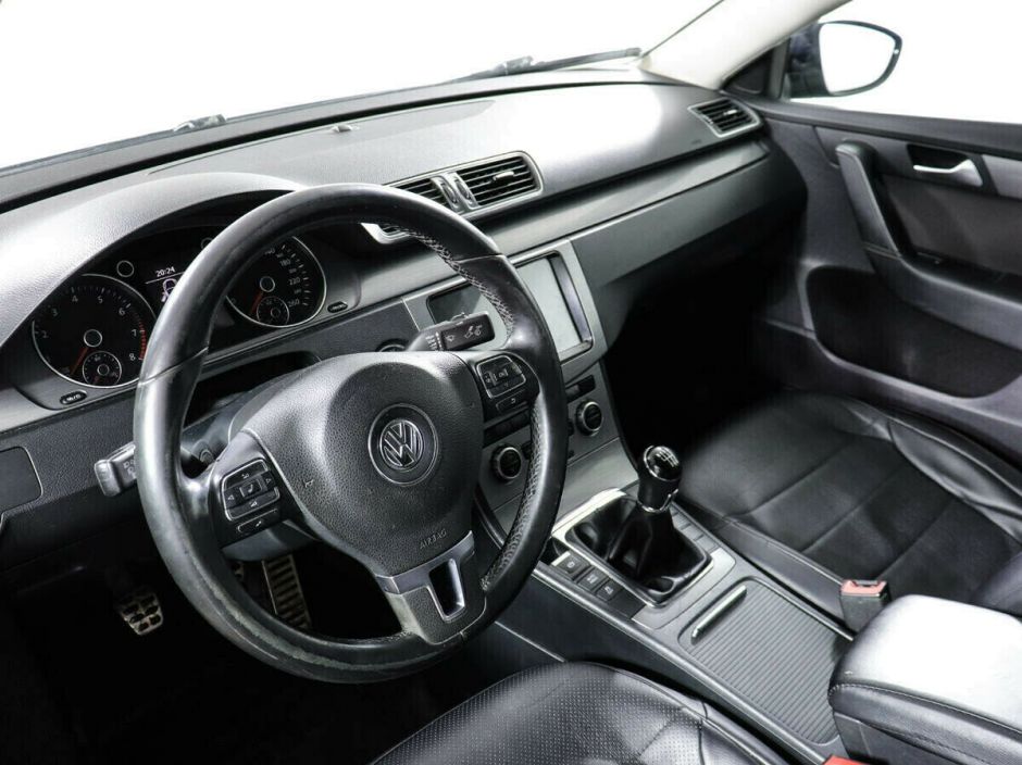 Volkswagen Passat 1.8 МКПП, 2011, 151 000 км фото 6