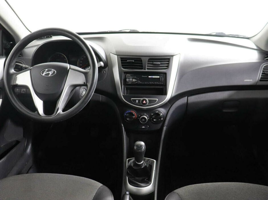 Hyundai Solaris 1.4 МКПП, 2013, 127 000 км фото 5