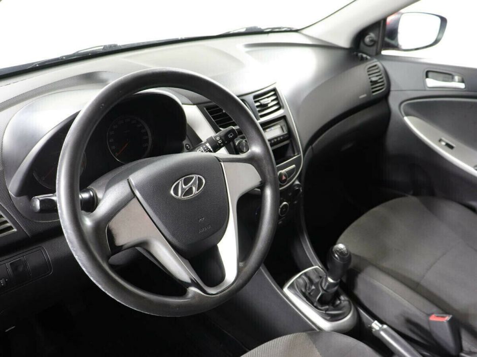 Hyundai Solaris 1.4 МКПП, 2013, 127 000 км фото 7