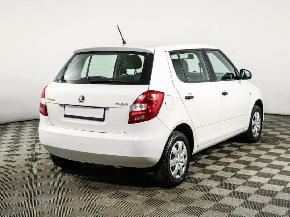 Skoda Fabia 1.6 АКПП, 2013, 130 000 км фото 3