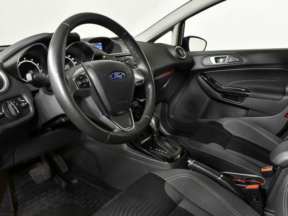 Ford Fiesta 1.6 РКПП, 2015, 106 000 км фото 6