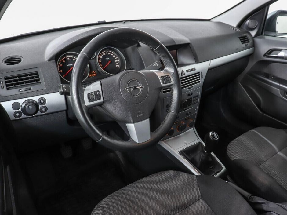 Opel Astra 1.8 МКПП, 2012, 146 000 км фото 9