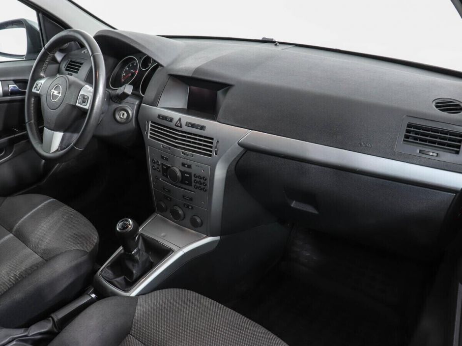 Opel Astra 1.8 МКПП, 2012, 146 000 км фото 10