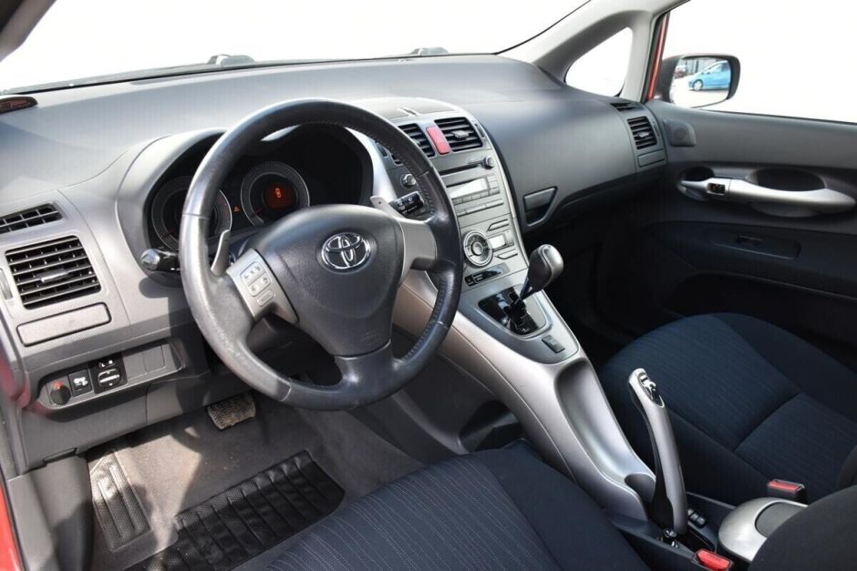 Toyota Auris 1.6 РКПП, 2008, 189 000 км фото 13