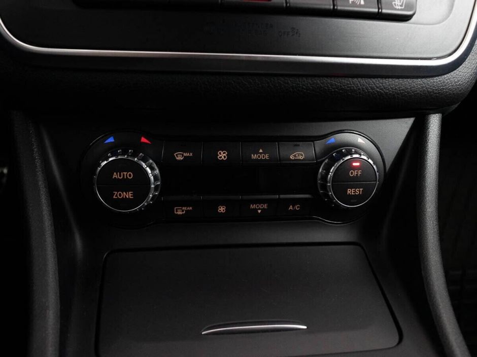 Mercedes-Benz GLA 1.6 РКПП, 2015, 97 000 км фото 8