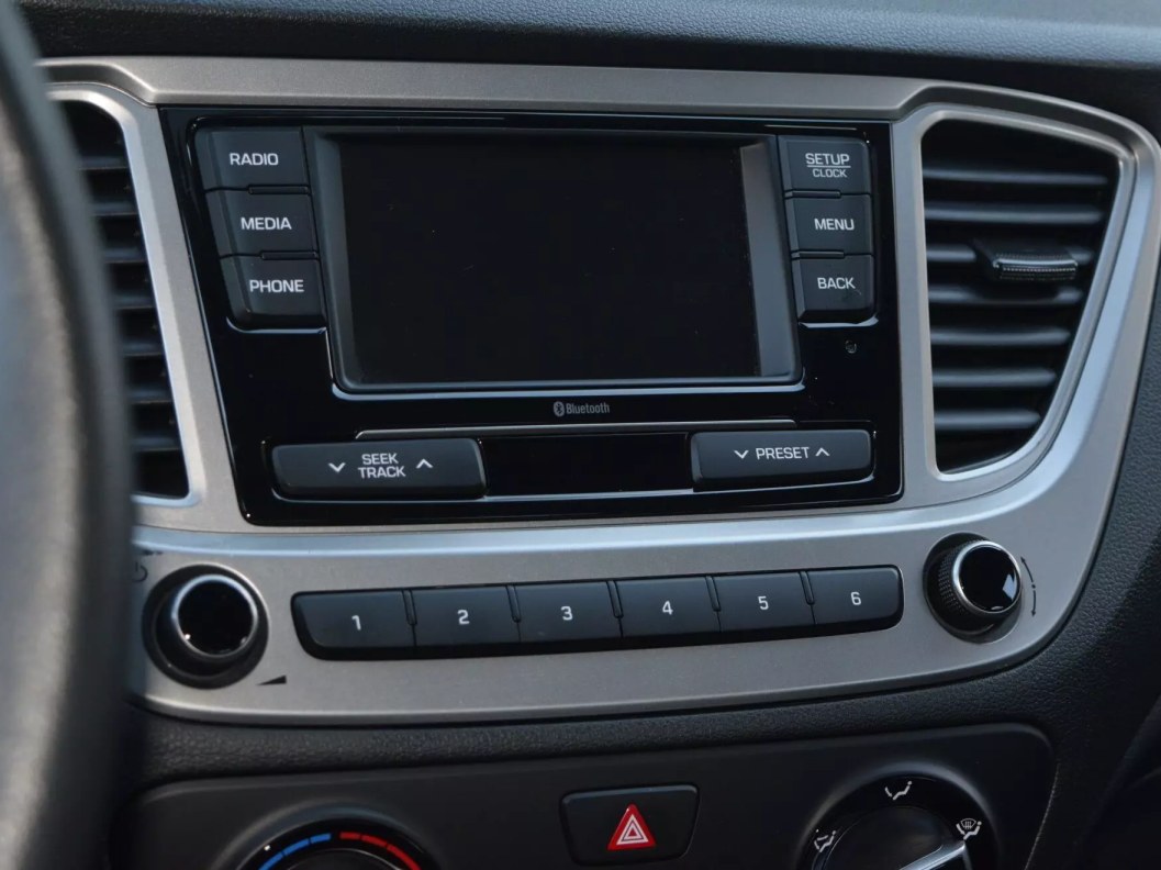 Hyundai Solaris Comfort + Light + Winter + Safety 1.6 АКПП, 2020, 22 189 км фото 10